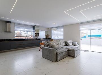 Casa · 220m² · 3 Quartos · 6 Vagas · Sobrado todo decorado e novinho, com 220m² de área útil no Bairro Camilópolis em Santo André.