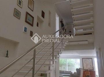ARTURCASA · CASA NA PRAIA DOS AMORES, 445 m2 de área construída e 360 m2 de terreno, 1 suite e 4 demi.