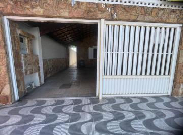 hsvsdy2odbmzjm3mjvin2y3_md · Residência na Praia Grande, com 3 quartos, sendo 1 suíte, e churrasqueira.