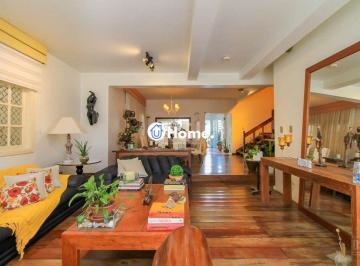 Casa · 300m² · 4 Quartos · 4 Vagas · casa Living para 3 ambientes com lavabo, cozinha com pia e armários planejados