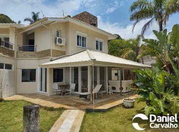 Casa · 300m² · 5 Quartos · 3 Vagas · Casa frente mar á venda em Governador Celso Ramos/SC