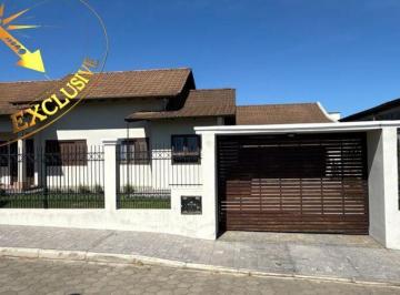 Casa · 302m² · 4 Quartos · 3 Vagas · Casa com excelente padrão e madeiramento todo em ITAUBA