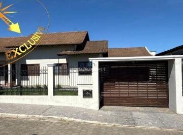 Casa · 302m² · 4 Quartos · 3 Vagas · Casa com excelente padrão e madeiramento todo em ITAUBA