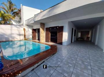 Casa · 95m² · 4 Quartos · 2 Vagas · Casa com 04 quartos com piscina em Canoas