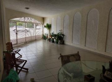Garagem · Casa de luxo na Mooca: 5 quartos, 3 suítes, 2 salas, 6 banheiros, 3 vagas de garagem, 350m² de área 
