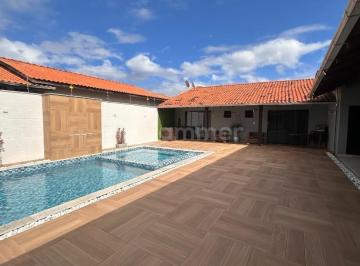 Foto 01 · Linda casa com piscina à venda em Penha-SC, bairro Armação: 4 quartos, 1 suíte, 3 banheiros, 6 vagas