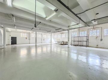 Comercial · 1750m² · 15 Vagas · Galpão à venda em Centro - SP