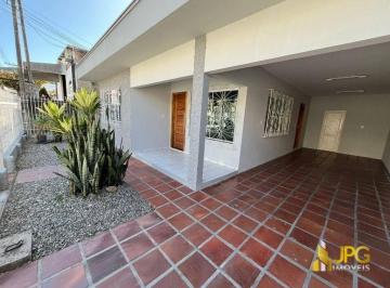 14df47b05967f6566ca5be3c07aa49c9c85cd8f6 · Casa para venda a 950 metros do mar em Balneário Camboriú