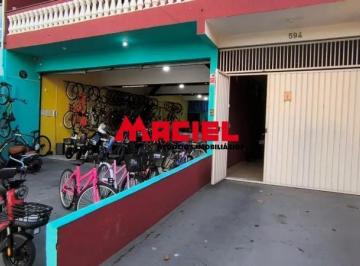 fachada vista da rua pto comercial e entrada da casa · Sobradão residencial com salão comercial no terreo