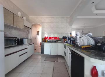 Casa · 126m² · 4 Quartos · 10 Vagas · CASA COM 4 DORMITÓRIOS COM AMPLO QUINTAL EXCELENTE LOCALIZAÇÃO.ACEITA TROCA POR APARTAMENTO OU  CASA