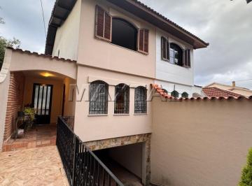 Casa · 211m² · 3 Quartos · 4 Vagas · Sobrado à venda na Vila Irmãos Arnoni, com 3 dormitórios, sendo 1 suíte e com 4 vagas.
