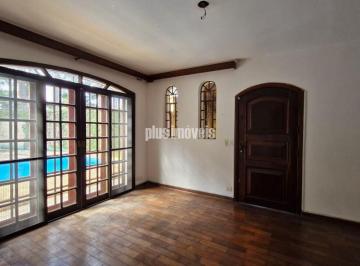 Casa · 136m² · 3 Quartos · 3 Vagas · Excelente localização