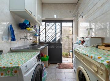 Casa · 230m² · 2 Quartos · 3 Vagas · Casa á Venda na Saúde com 230m², 2 quartos sendo 2 suítes, 3 vagas.
