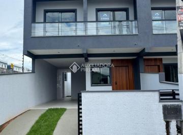 Casa · 112m² · 3 Quartos · 2 Vagas · Linda casa de 3 quartos em São José!