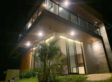 Casa · 149m² · 3 Quartos · 4 Vagas · Casa Alto Padrão Garopaba-SC