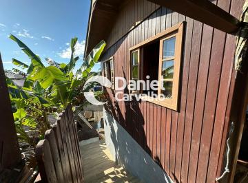 Casa · 2 Quartos · 2 Vagas · Casa Madeira em Praia de Palmas, Governador Celso Ramos/SC