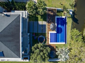 Foto 01 · Casa de luxo no Terra Ville: 3 suítes, piscina e mais! Conheça essa oportunidade exclusiva em Belém