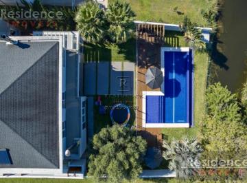 Foto 01 · Casa de luxo no Terra Ville: 3 suítes, piscina e mais! Conheça essa oportunidade exclusiva em Belém