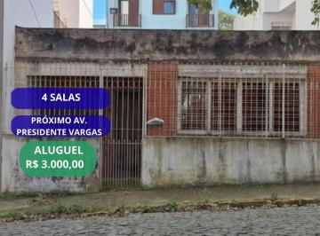 Comercial · 100m² · 4 Quartos · Casa Comercial, região centro localizada próximo da Av. Presidente Vargas em San