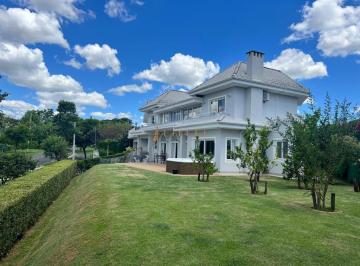 Casa · 464m² · 4 Quartos · 4 Vagas · Sobrado à venda em Araçoiaba da Serra, Condomínio Lago Azul, com 4 suítes, com 464.69 m²