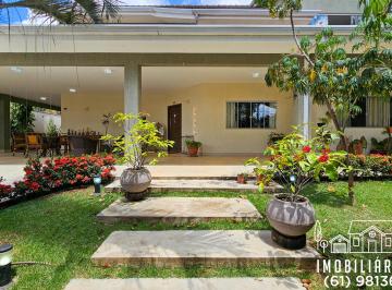 Casa de 5 quartos, Brasília · VENDE-SE CASA com ARQUITETURA PERSONALIZADA no Ville de Montagne