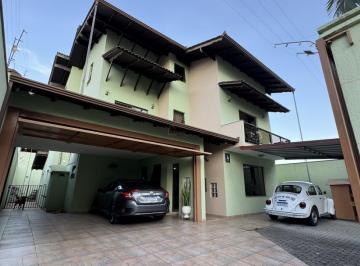36618907_g.jpg ·
Tríplex em Pinhais com 410m², 4 quartos, 4 vagas e área gourmet - W