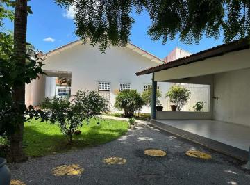 Casa · 200m² · 3 Quartos · 2 Vagas · CASA AVERBADA COM PISCINA NO BAIRRO CENTRO NORTE DE SORRISO – MT