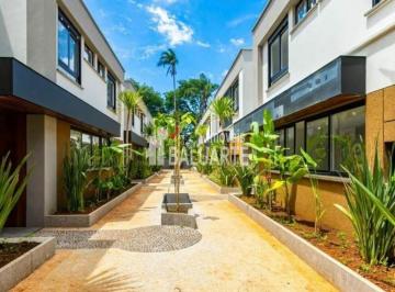 Casa · 437m² · 4 Vagas · Vende-se luxuosa casa em belo e aconchegante condomínio.