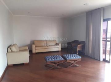 Apartamento · 359m² · 4 Quartos · 2 Vagas · Apartamento no Centro com 04 Dormitórios, 02 vagas de garagem.