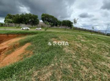 d0c24496fb0f30b27526b5f89b2a26d97cd8d7d2 · Terreno de esquina c/ 300m² COM PROJETO em condomínio de luxo.