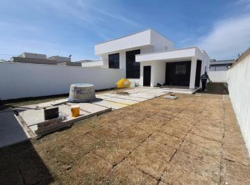Foto 01 · CASA LINEAR 3 QUARTOS SENDO 1 SUÍTE A VENDA COM CLOSET NO BAIRRO VERDES MARES EM RIO DAS OSTRAS RJ