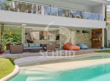 Casa · 469m² · 5 Quartos · 4 Vagas · Casa de Alto Padrão à Venda no Jardim Marajoara - 05 suítes, 04 vagas e piscina aquecida.