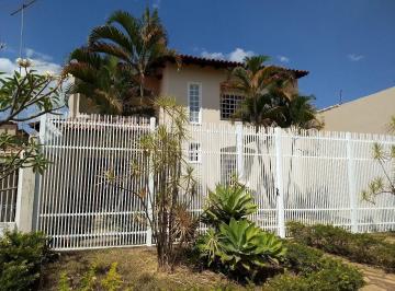 9efaba674ea9da12a0061a14433c9e25aa16e889 · Casa Quadra 12 Sobradinho I, 3 quartos conservada reformada muito bem localizada