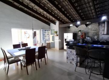 Casa · 200m² · 3 Quartos · 3 Vagas · Casa 3 quartos sendo 1 suíte com Ponto de Comércio - Residencial Araguaia
