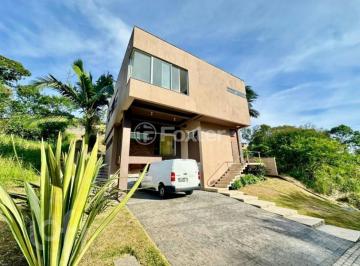 f07c4d15 · Casa em Condomínio, 3 dormitórios, 220 m², em Roçado
