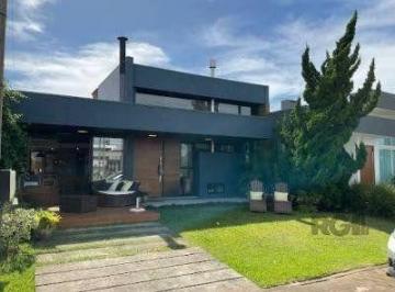 Casa · 275m² · 3 Quartos · 1 Vaga · Casa em Condomínio em Centro