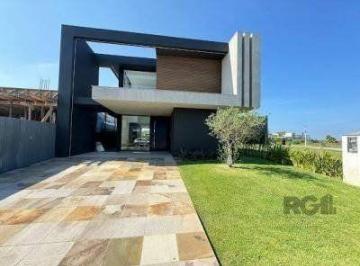 Casa · 208m² · 4 Quartos · 3 Vagas · Casa em Condomínio em Centro