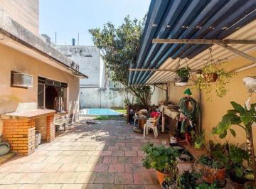 Casa · 312m² · 3 Quartos · 4 Vagas · Casa de 3 dormitórios no bairro Santa Cecília