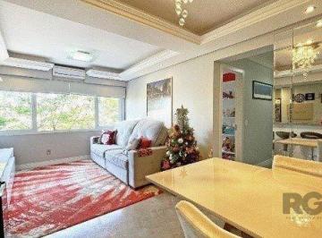 Apartamento · 67m² · 2 Quartos · 1 Vaga · Apartamento de 2 dormitórios, 1 suíte e 1 vaga de garagem coberta e escriturada no bairro Floresta