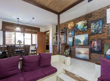 Casa · 369m² · 5 Quartos · 4 Vagas · Casa de Alvenaria, possui 3 dormitórios, uma suíte, hall de entrada, lavabo, living com lareira, coz