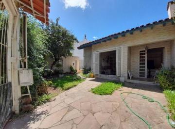 Casa · 136m² · 3 Quartos · 2 Vagas · Casa para Venda - 136.31m², 3 dormitórios, sendo 1 suites, 2 vagas - Guarujá