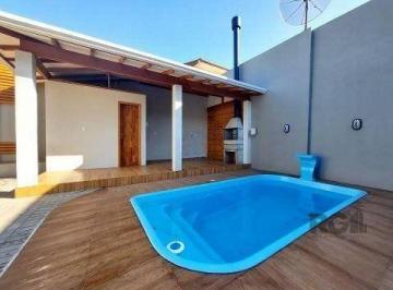 Casa · 300m² · 2 Quartos · 6 Vagas · Excelente casa de 85m² com 2 dormitórios, piscina e 6 vagas.