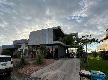 52df89af-0cd4-4767-b823-80154cf68101.jpg · Sobrado No Condomínio Dubai Resort / Quadra 12 - Lote 08 Casa