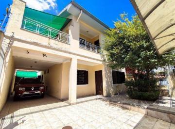 Casa · 300m² · 4 Quartos · 3 Vagas · Excelente casa de 230m² com 4 dormitórios e 3 vagas.
