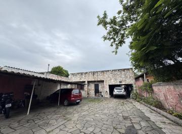Casa · 420m² · 6 Quartos · 8 Vagas · Casa espaçosa no bairro Cristal,