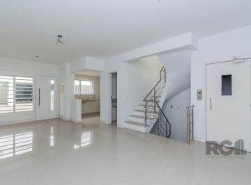 Casa · 369m² · 3 Quartos · 3 Vagas · Excelente casa em condomínio de 251m² com 3 suítes e elevador!