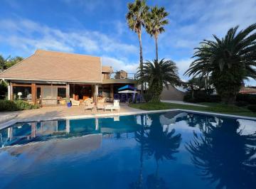 Pespectiva Casa · Casa de alto padrão com quiosque, piscina e jacuzzi na Praia Grande em Torres