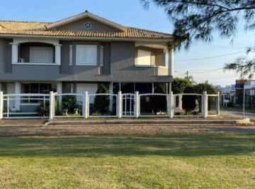 Casa de 4 quartos, Xangri-Lá · Casa em Xangrilá