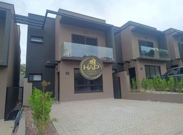 Casa · 110m² · 3 Quartos · 2 Vagas · Casa para Locação com 3 Suítes, Varanda Gourmet e Lazer com Piscina! Em condomínio em Valinhos/SP