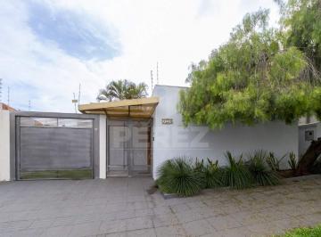 Casa · 282m² · 3 Quartos · 3 Vagas · Casa Comercial e Residencial no Monte Castelo